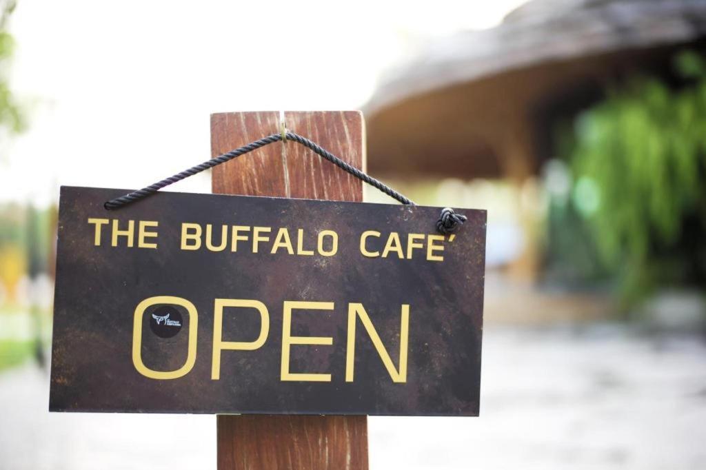 The Buffalo Amphawa Samut Songkhram Екстериор снимка