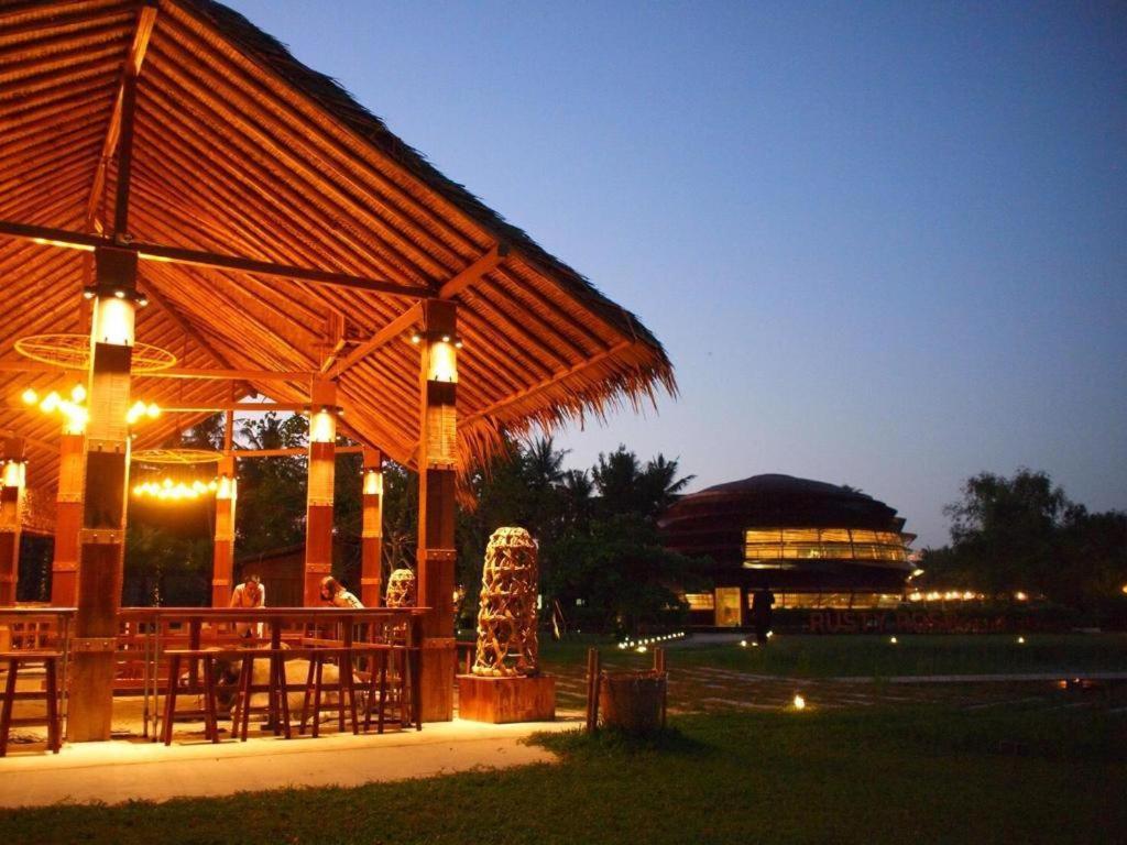 The Buffalo Amphawa Samut Songkhram Екстериор снимка